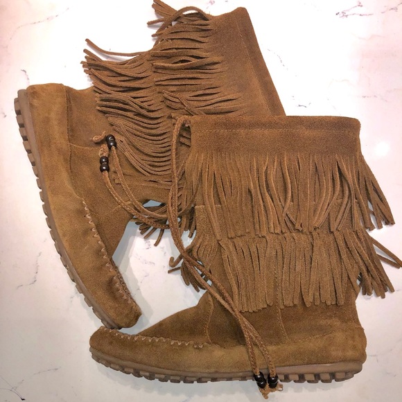 Minnetonka Shoes - 🔸 Minnetonka 🔸 fringe boot